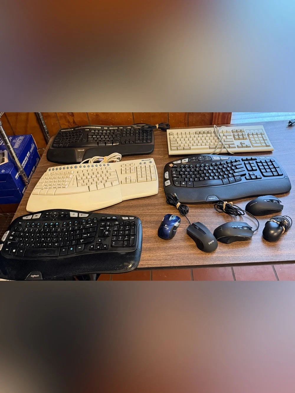 Keyboards & computer mouse lot Microsoft (black & ivory) Logitech